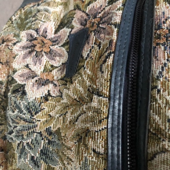 Vintage Tapestry Carryon - Picture 3 of 4
